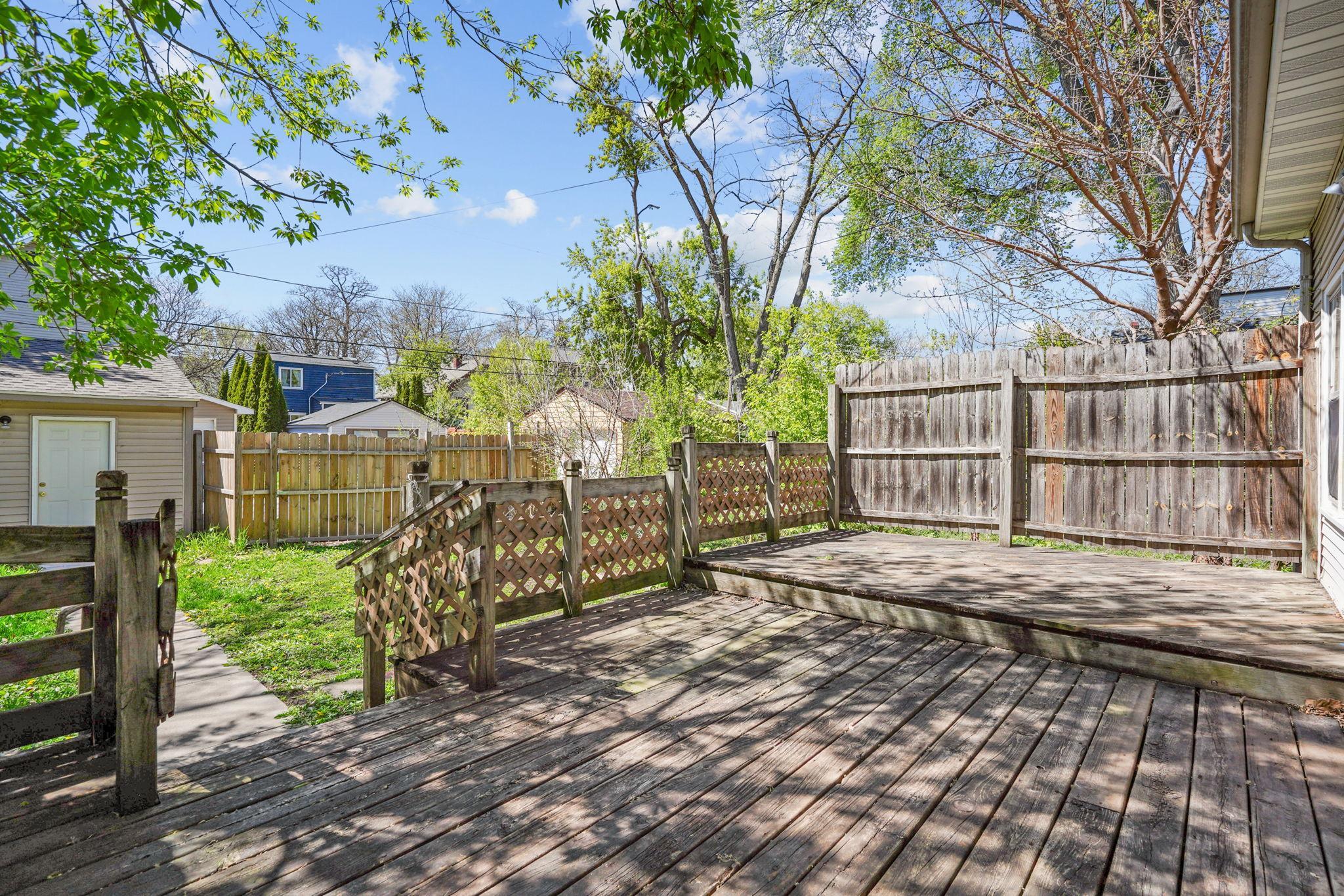 10-web-or-mls-1325 N Newton-10.jpg