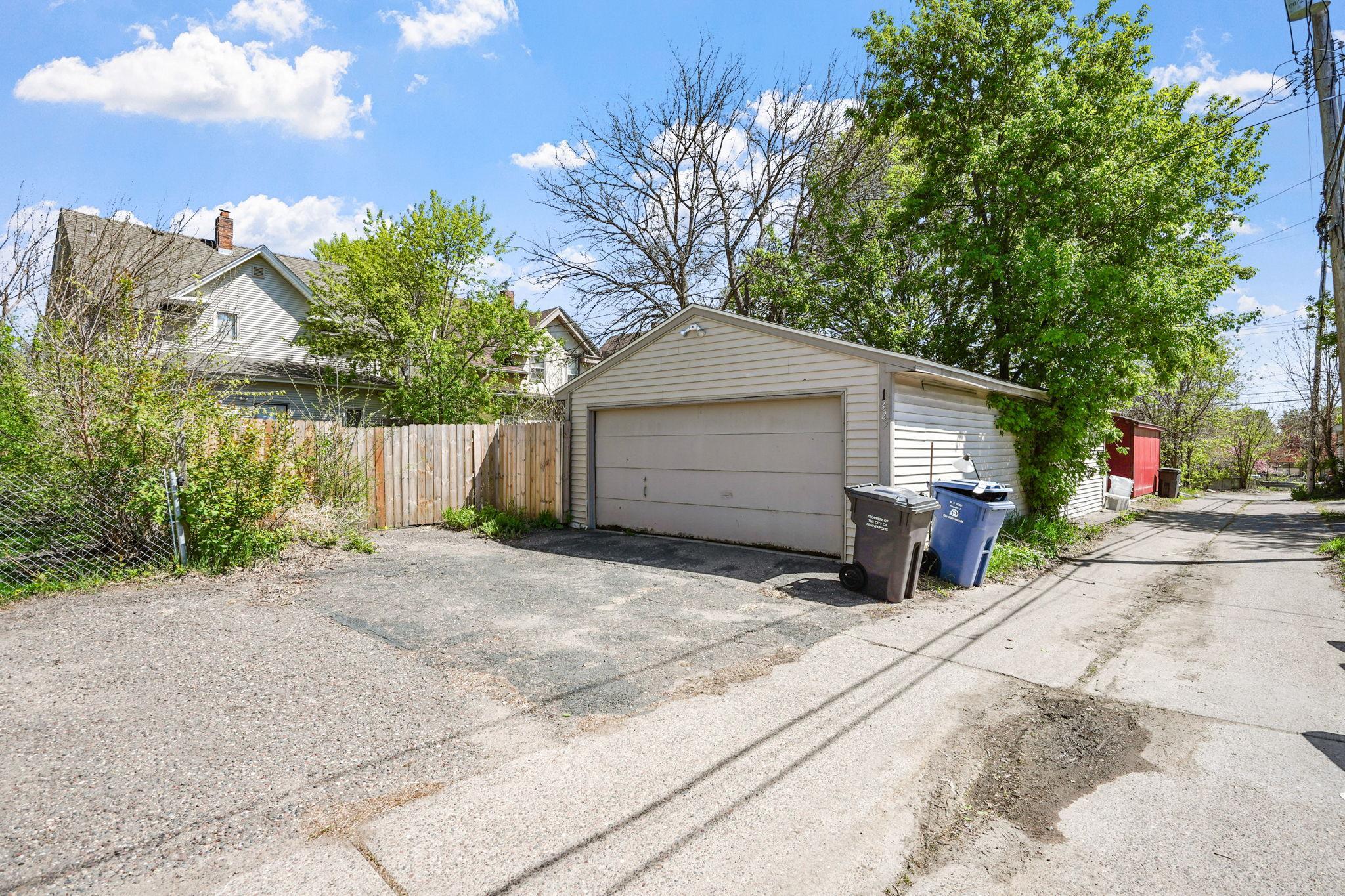 12-web-or-mls-1325 N Newton-12.jpg