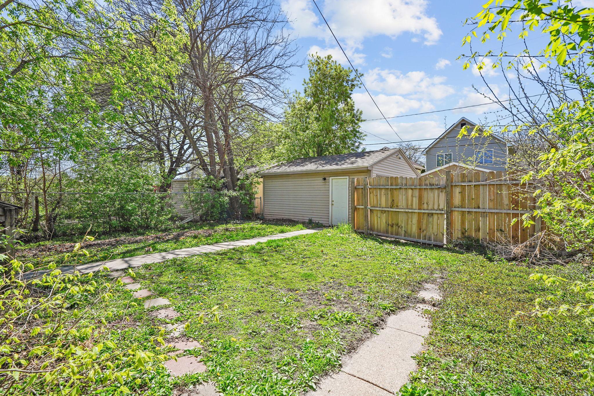 6-web-or-mls-1325 N Newton-6.jpg