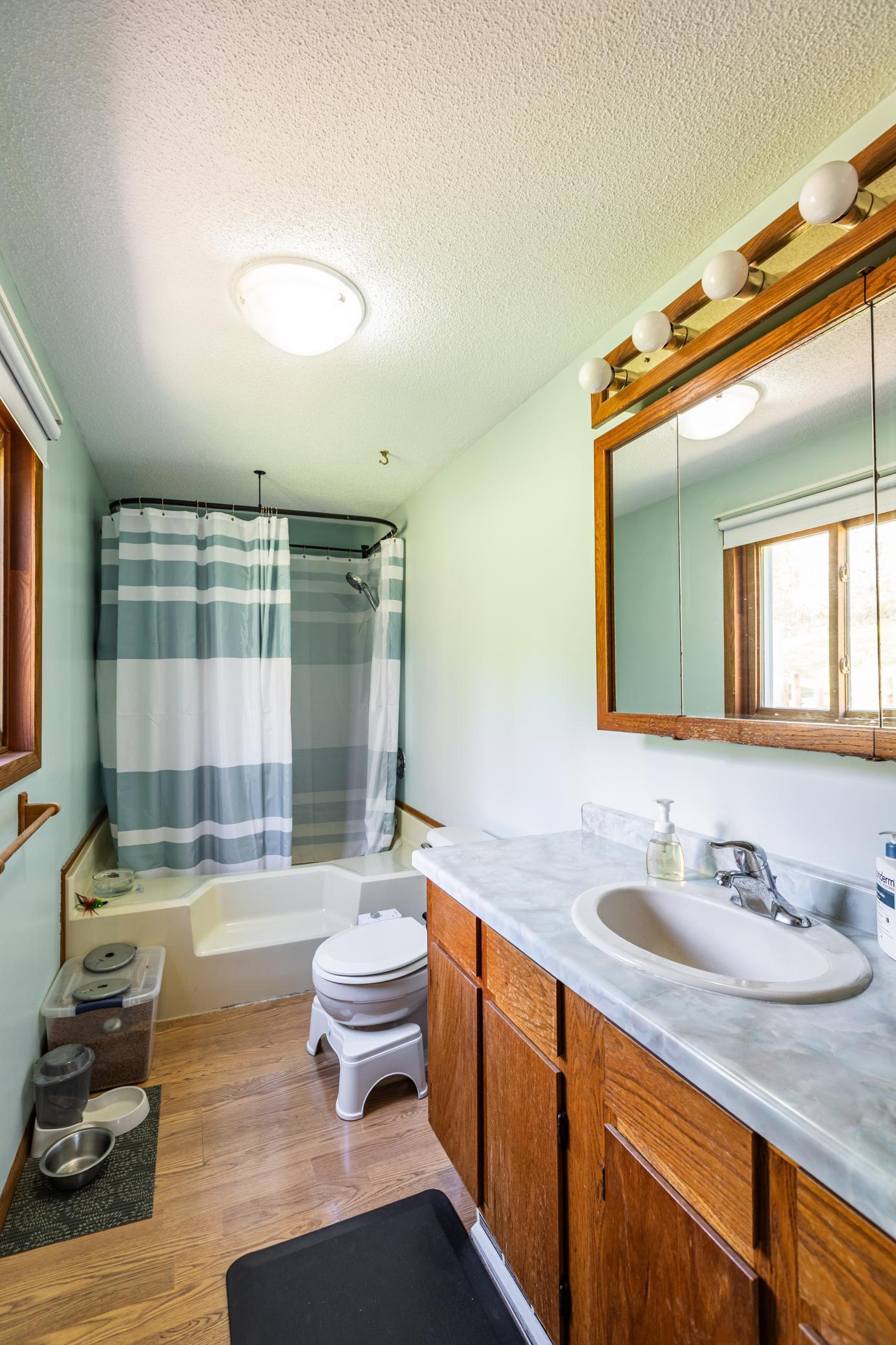 Primary bedroom en suite