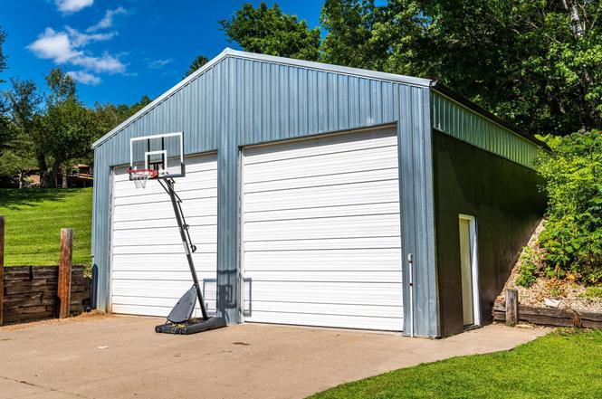 Oversized additional garage!