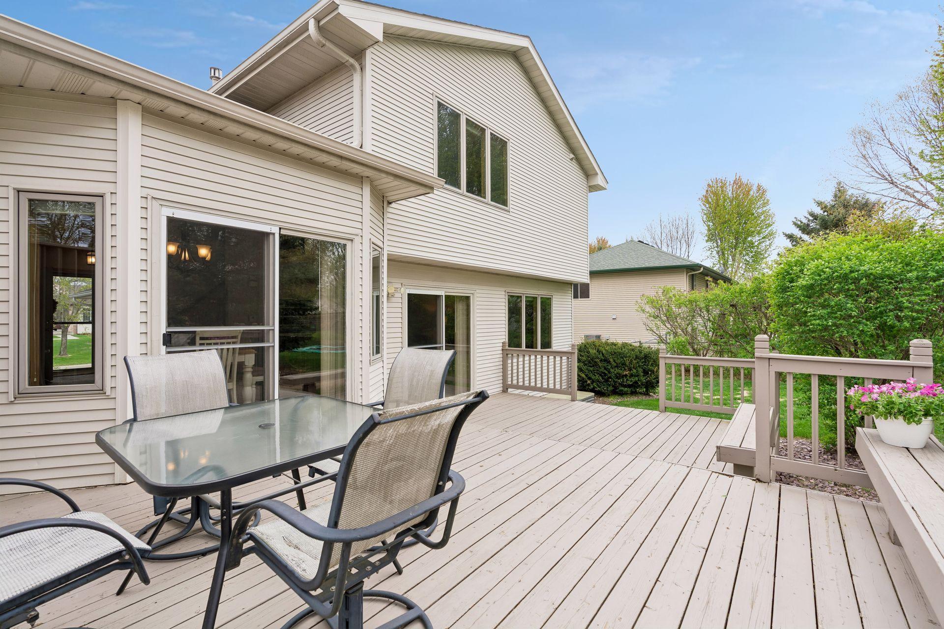 Enjoy your outdoor dining here!