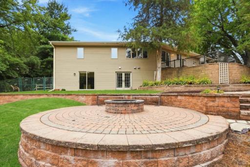 Built-in fire pit for fun evenings under the stars!