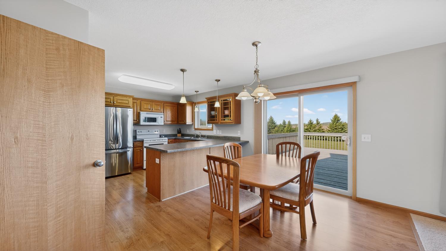 Eat-in kitchen