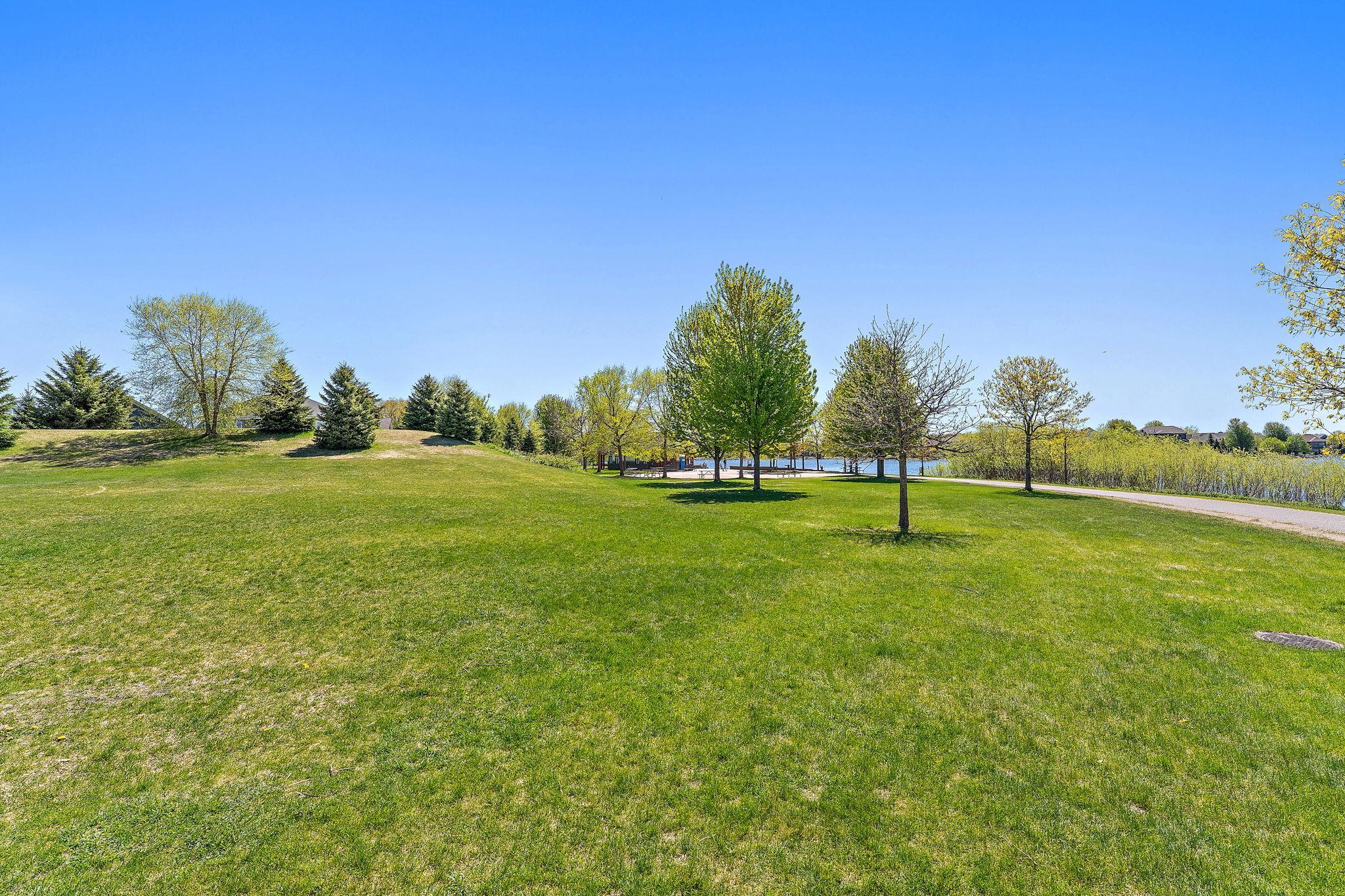 Tons of room for picnics, yoga, reading...