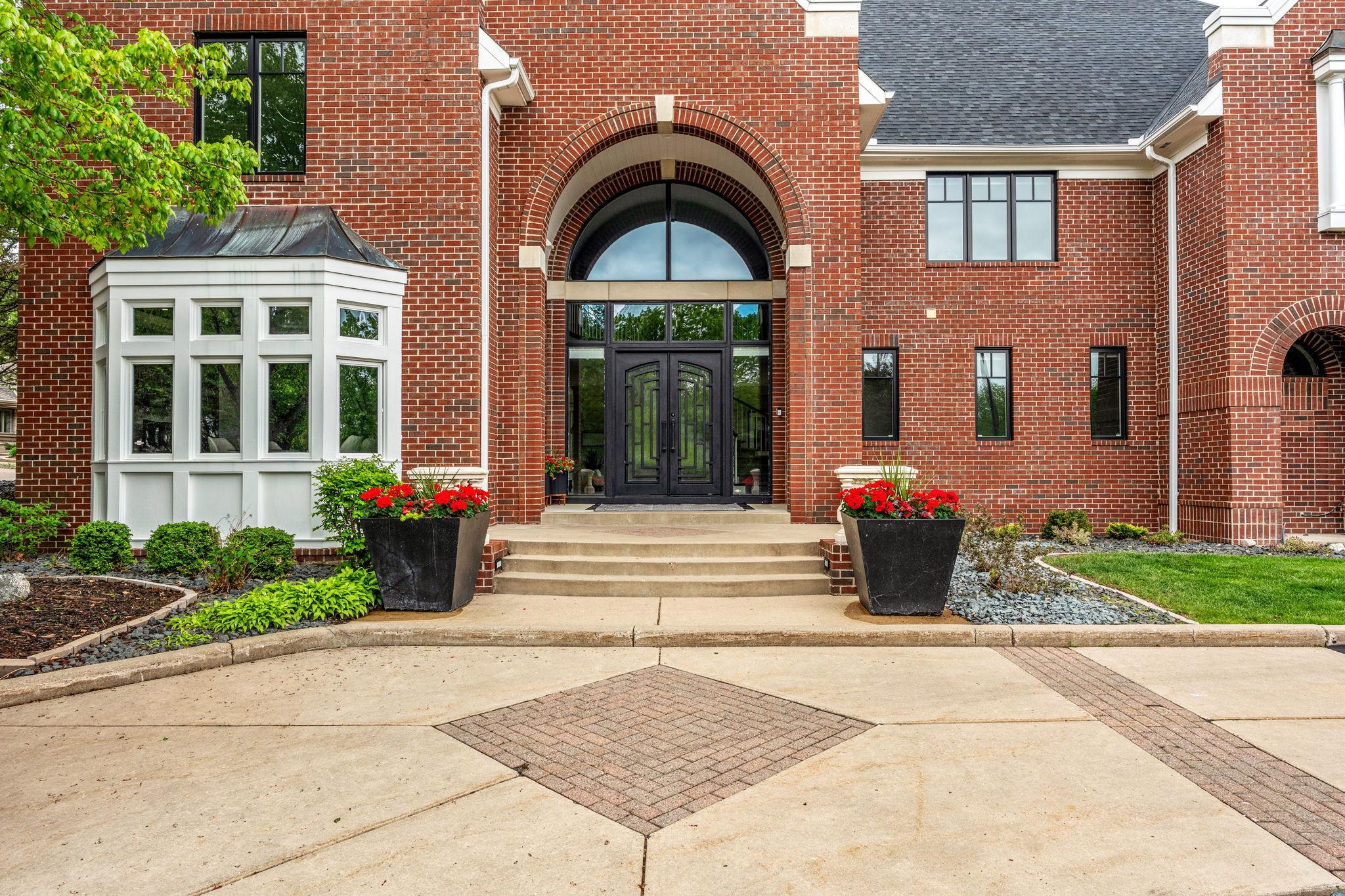 8-web-or-mls-3554 Fairway Ct-8.jpg