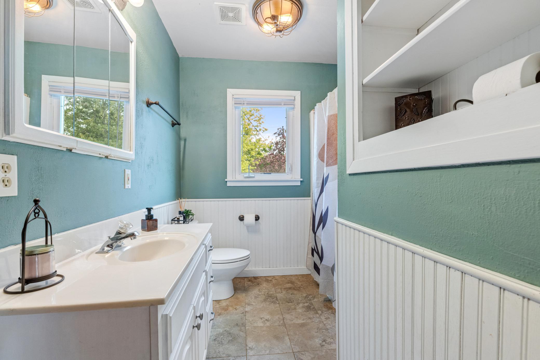 Full bath on the main level.