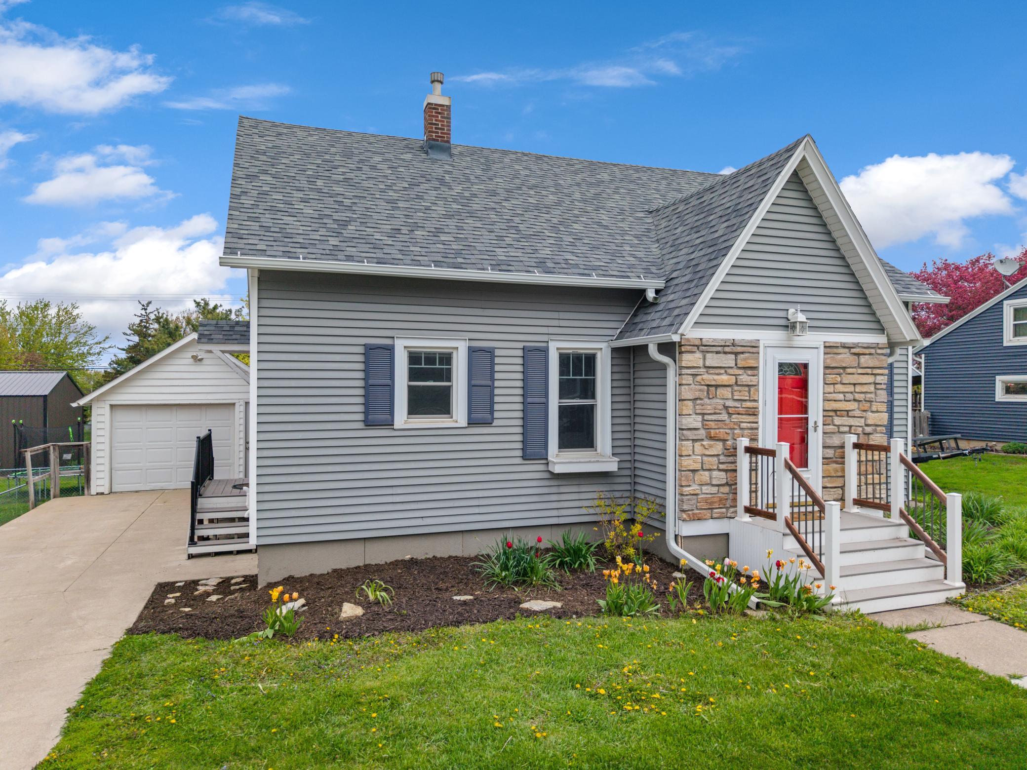 Welcome Home to 530 2 Ave NW!