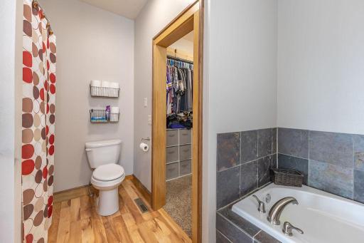 S3565 Rooster Ridge Lane, Fountain City, WI 54629