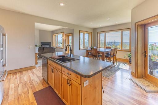 S3565 Rooster Ridge Lane, Fountain City, WI 54629