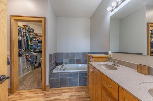S3565 Rooster Ridge Lane, Fountain City, WI 54629