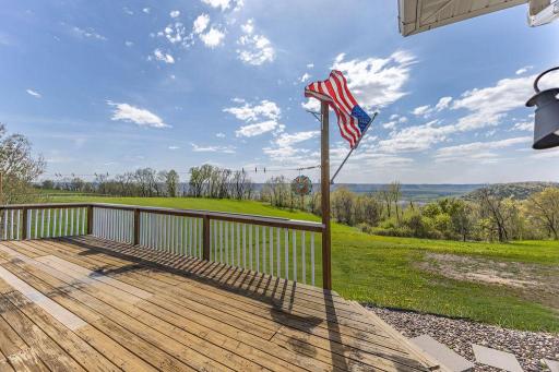 S3565 Rooster Ridge Lane, Fountain City, WI 54629