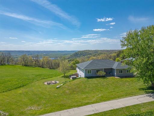 S3565 Rooster Ridge Lane, Fountain City, WI 54629