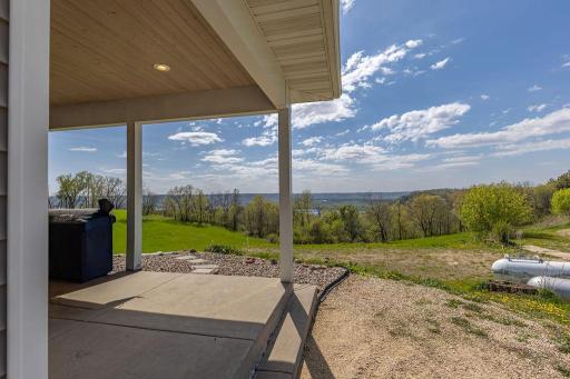 S3565 Rooster Ridge Lane, Fountain City, WI 54629
