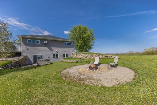 S3565 Rooster Ridge Lane, Fountain City, WI 54629