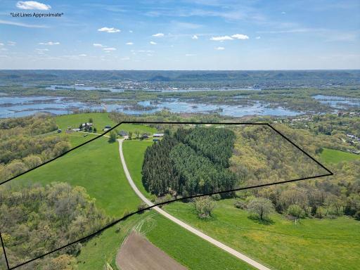 S3565 Rooster Ridge Lane, Fountain City, WI 54629