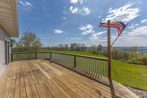 S3565 Rooster Ridge Lane, Fountain City, WI 54629