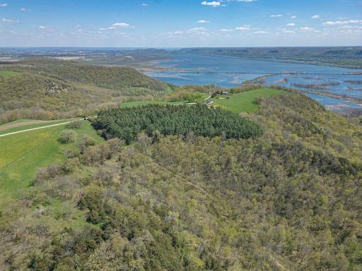 S3565 Rooster Ridge Lane, Fountain City, WI 54629