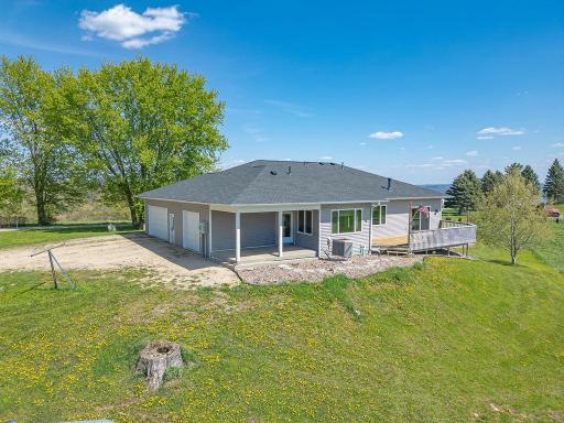S3565 Rooster Ridge Lane, Fountain City, WI 54629