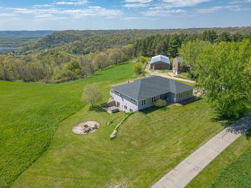 S3565 Rooster Ridge Lane, Fountain City, WI 54629