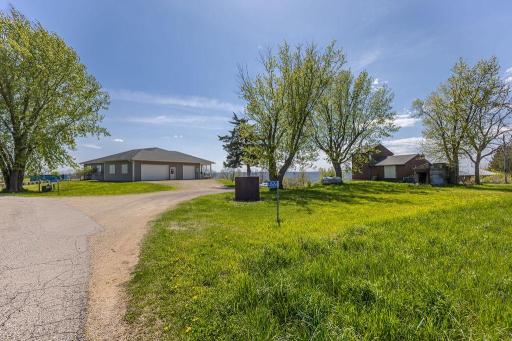 S3565 Rooster Ridge Lane, Fountain City, WI 54629