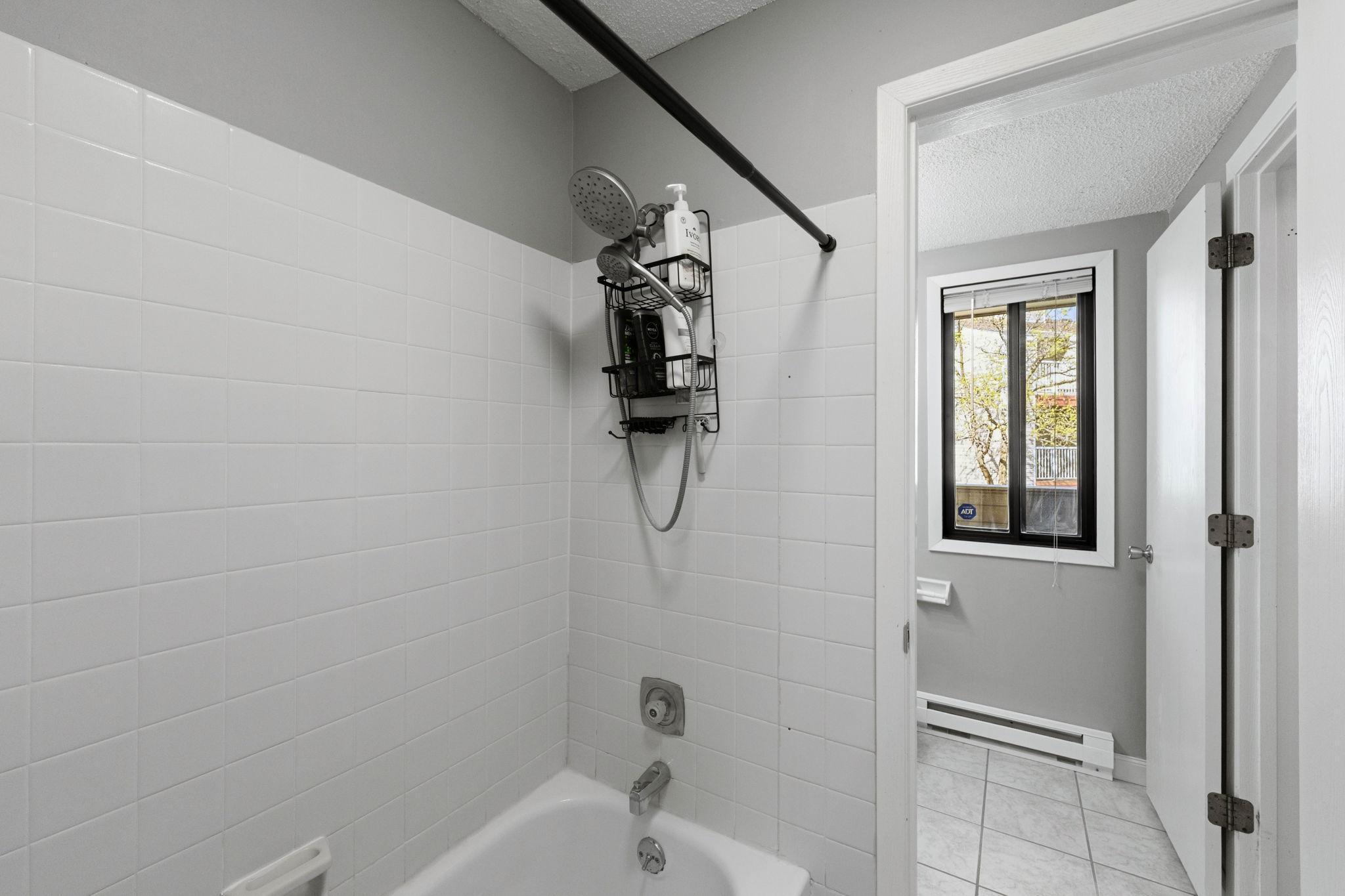 19-web-or-mls-300-shelard-pkwy.jpg