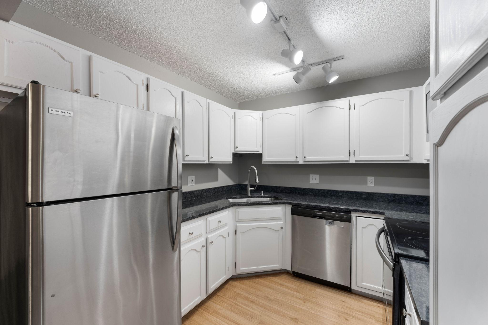8-web-or-mls-300-shelard-pkwy.jpg