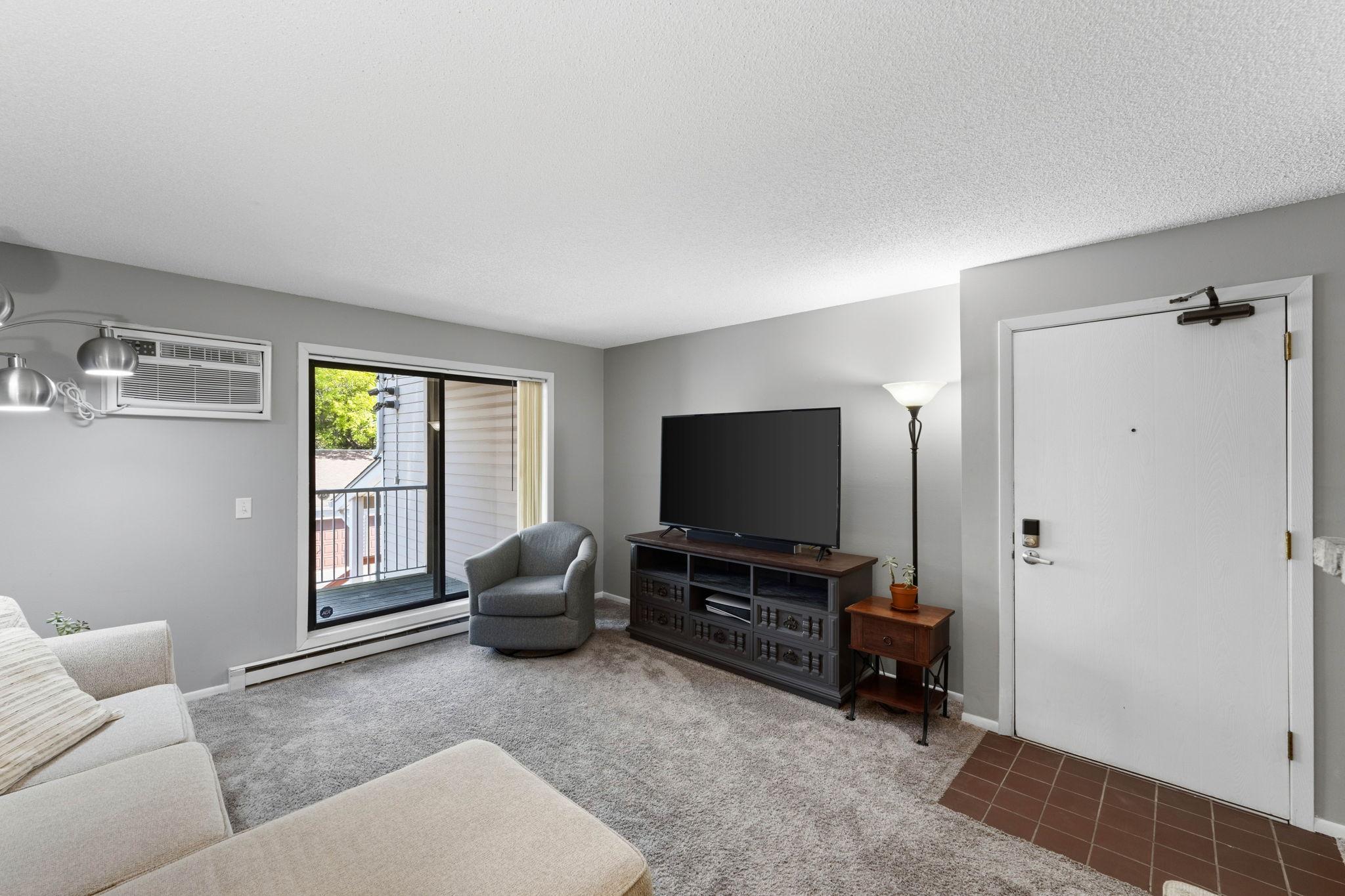 4-web-or-mls-300-shelard-pkwy.jpg