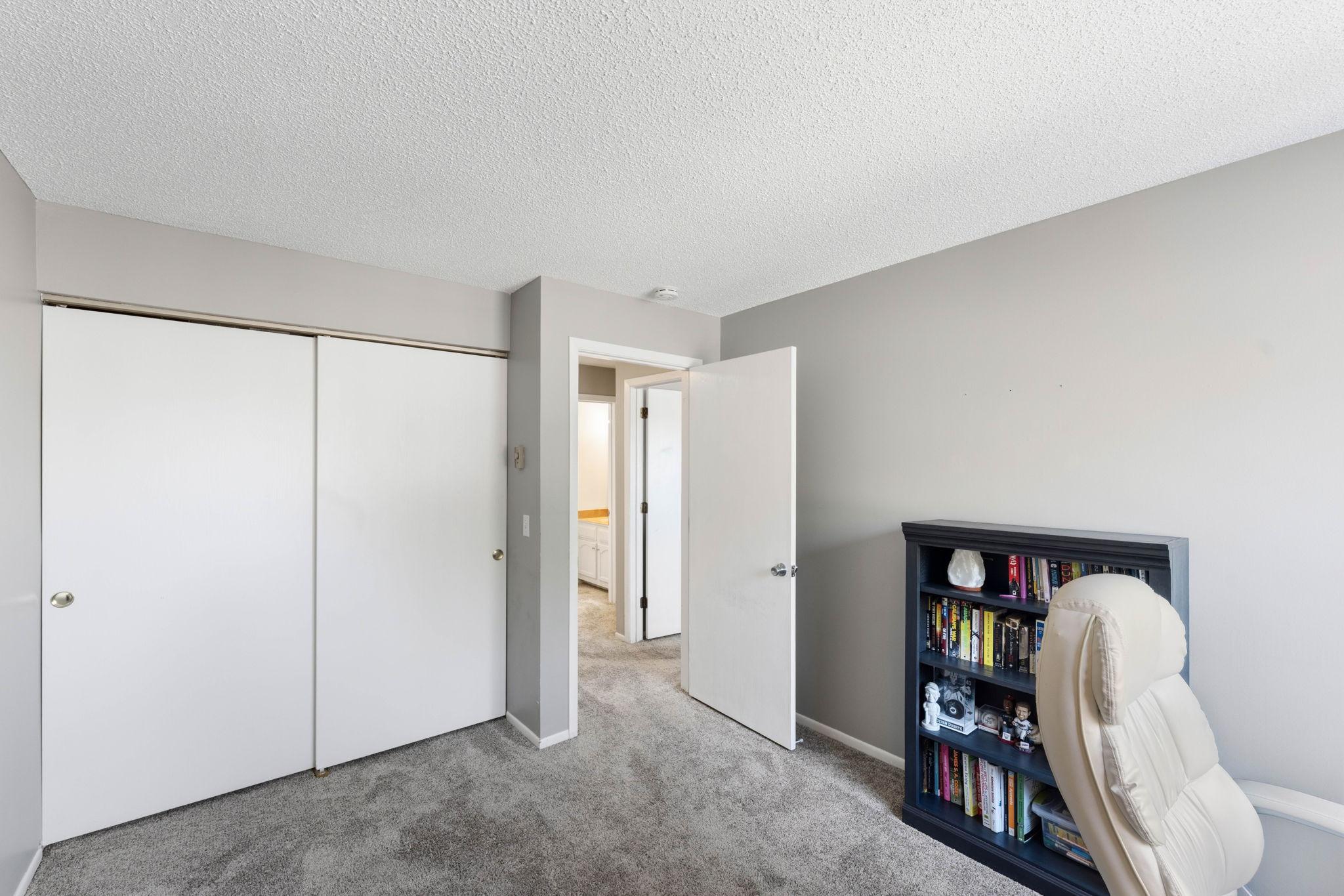 11-web-or-mls-300-shelard-pkwy.jpg
