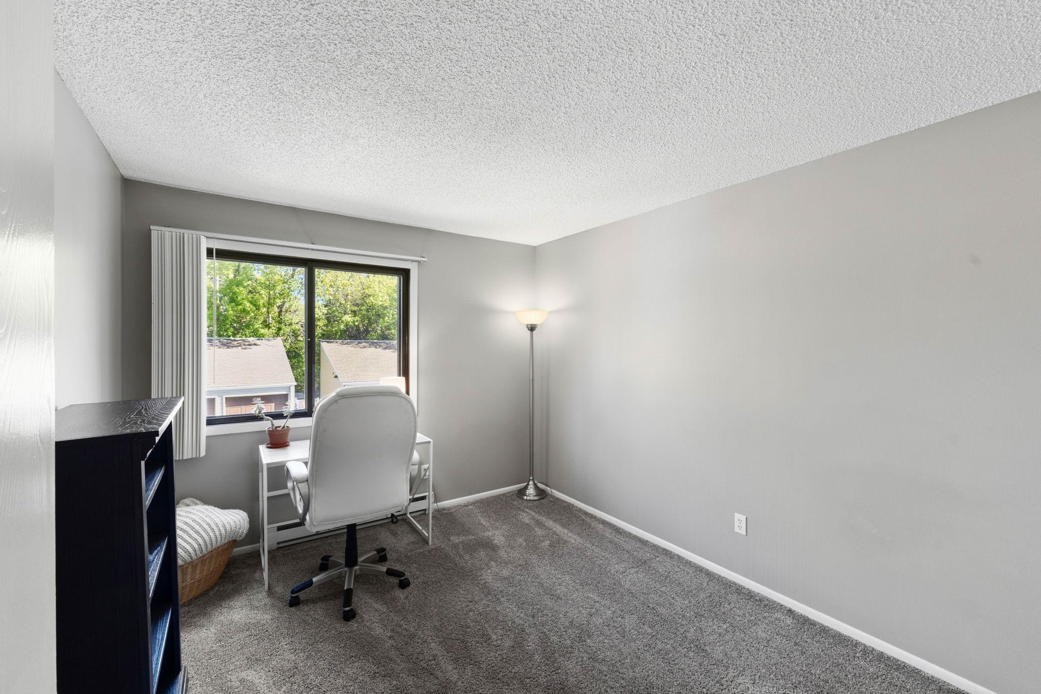 10-web-or-mls-300-shelard-pkwy.jpg