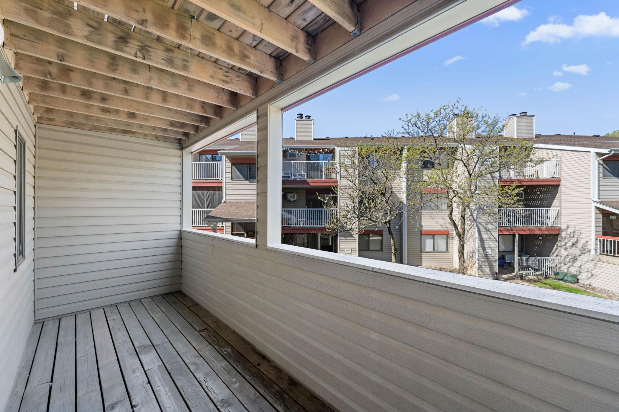 15-web-or-mls-300-shelard-pkwy.jpg