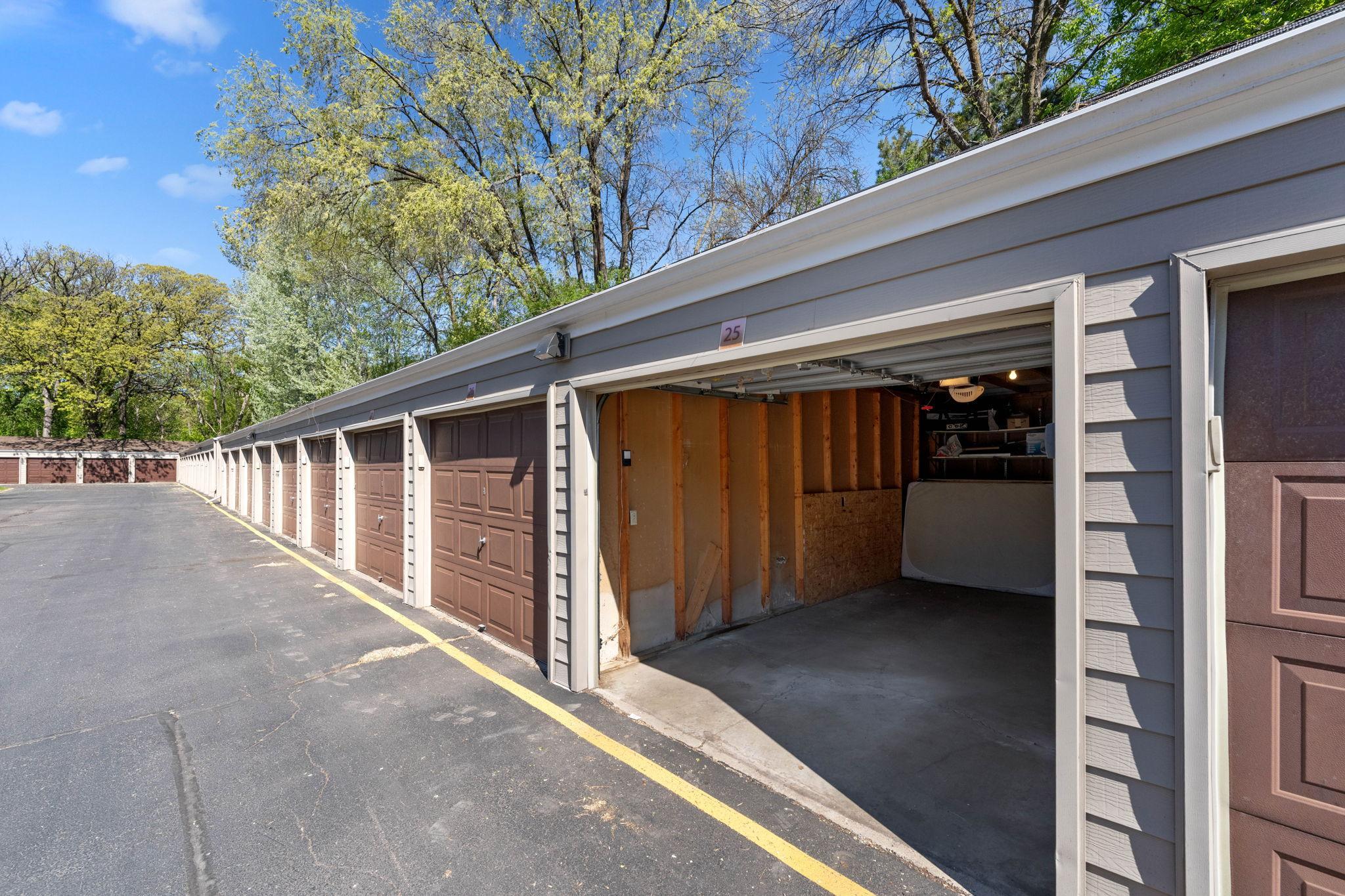23-web-or-mls-300-shelard-pkwy.jpg