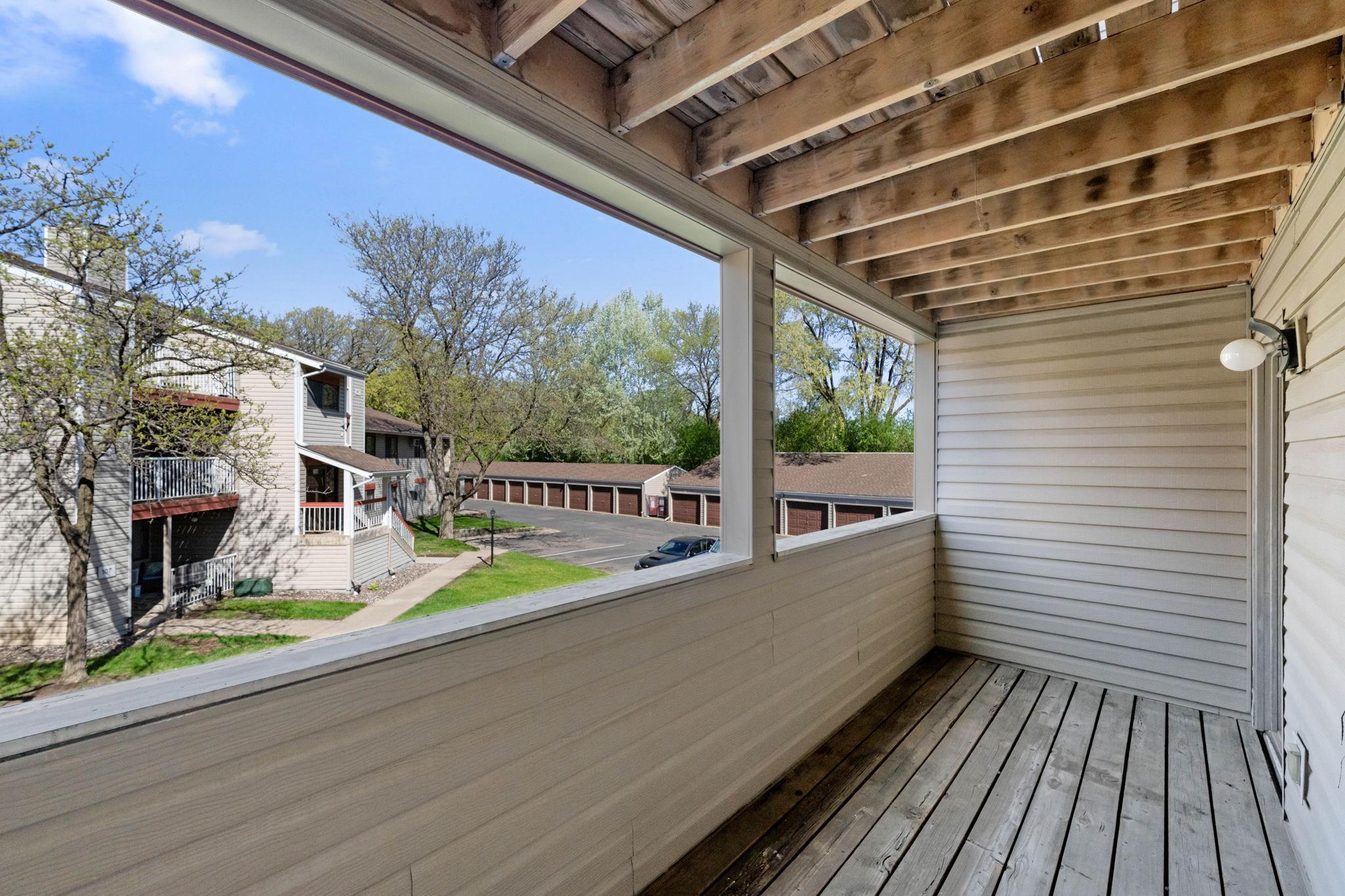 16-web-or-mls-300-shelard-pkwy.jpg