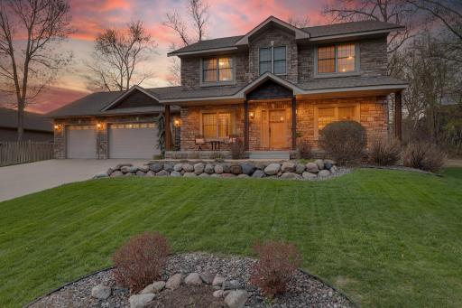 Welcome to 1301 Pondview in the Fall- Gorgeous presentation.