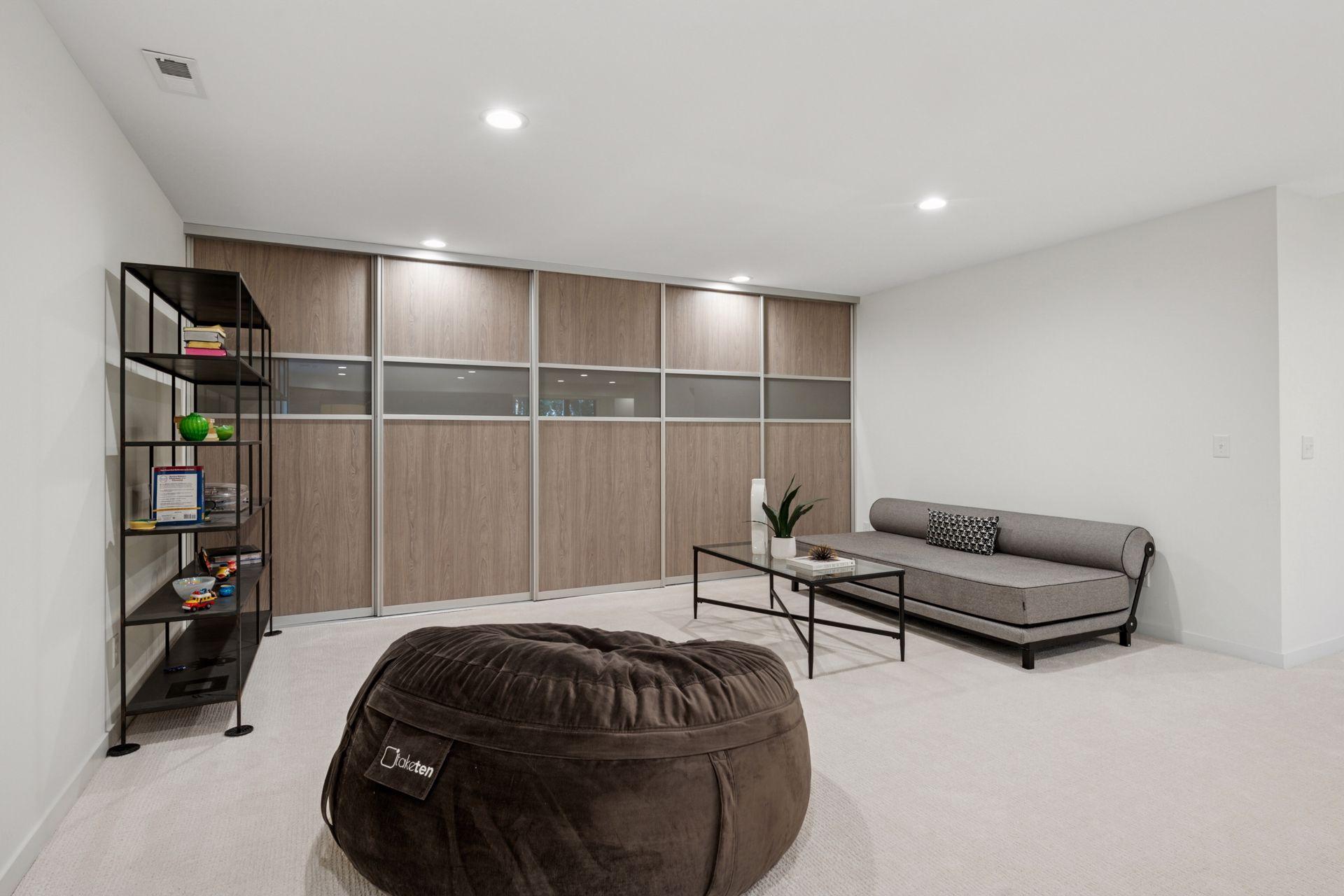 Storage wall