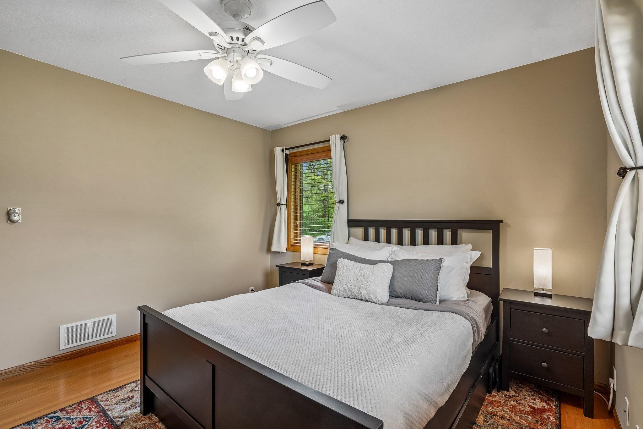 27-web-or-mls-Laurene Ave-S1905-027.jpg