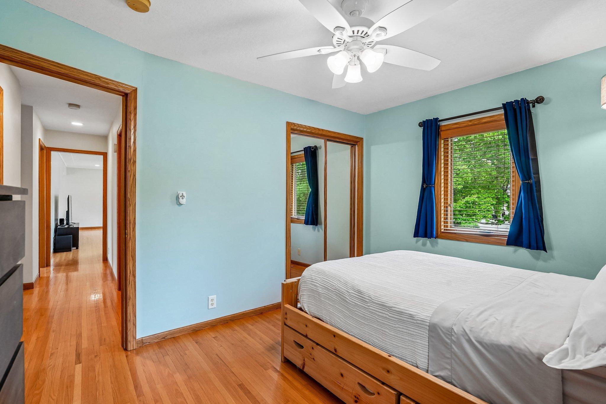 30-web-or-mls-Laurene Ave-S1905-030.jpg