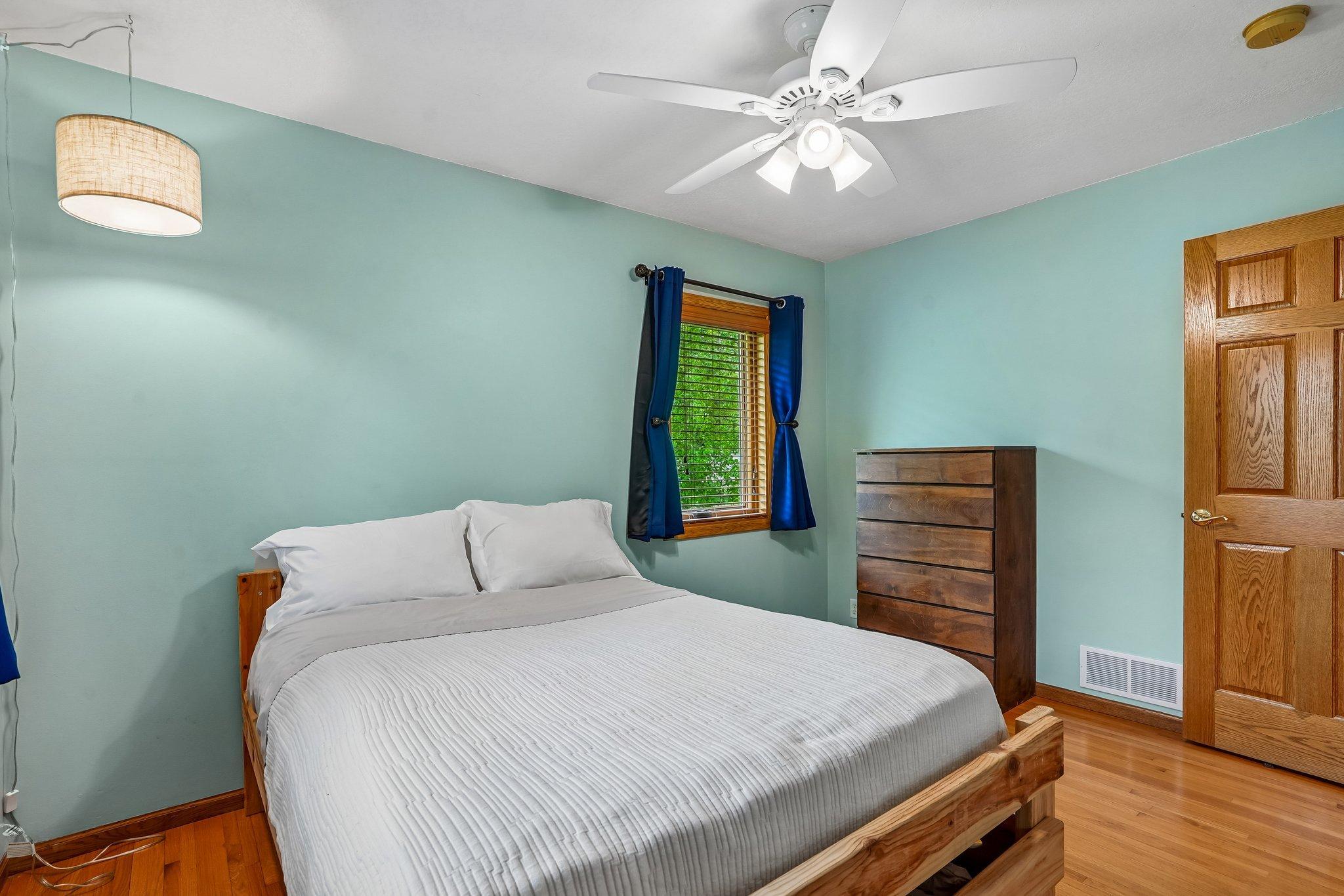 31-web-or-mls-Laurene Ave-S1905-031.jpg
