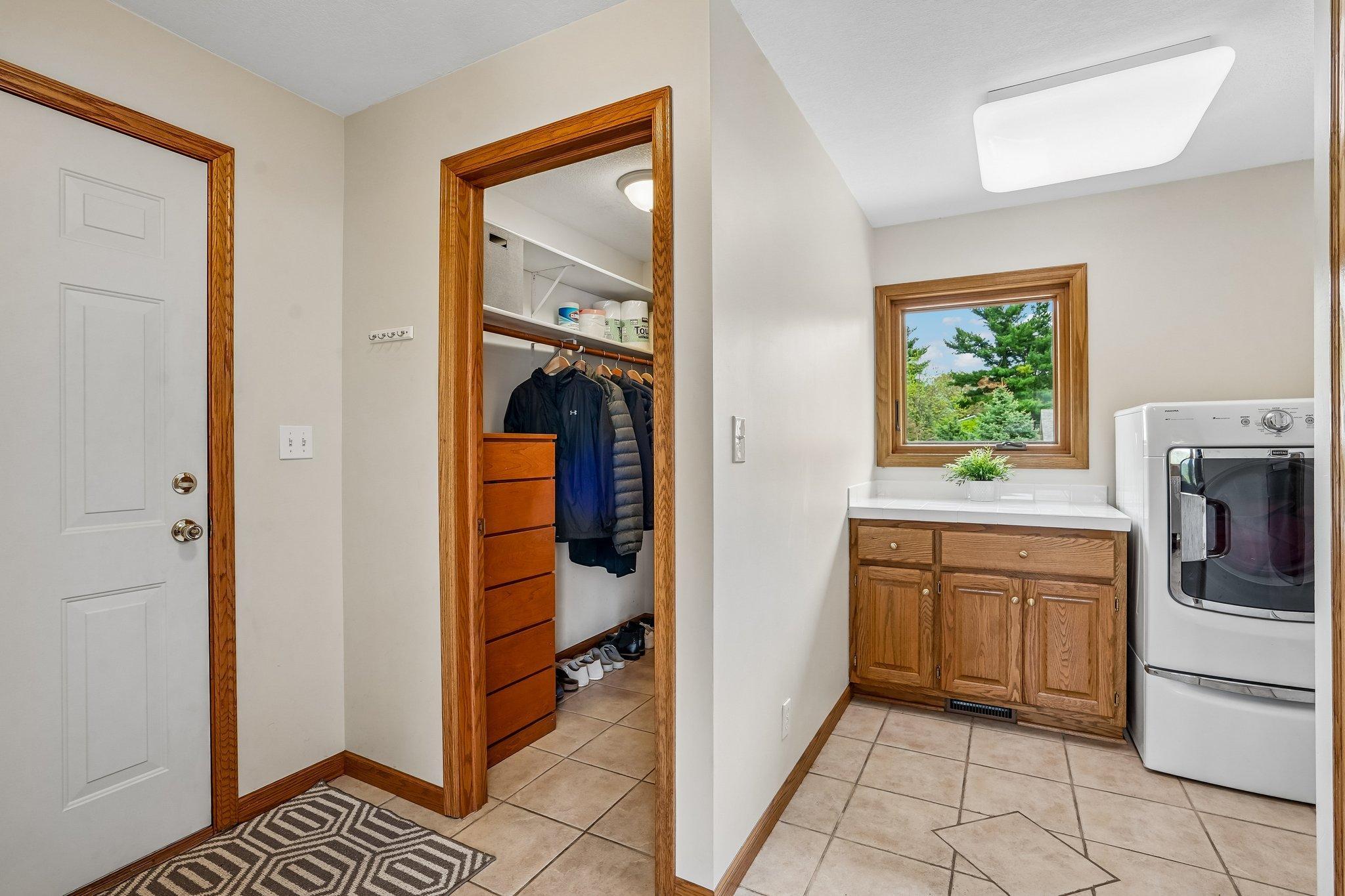 19-web-or-mls-Laurene Ave-S1905-019.jpg