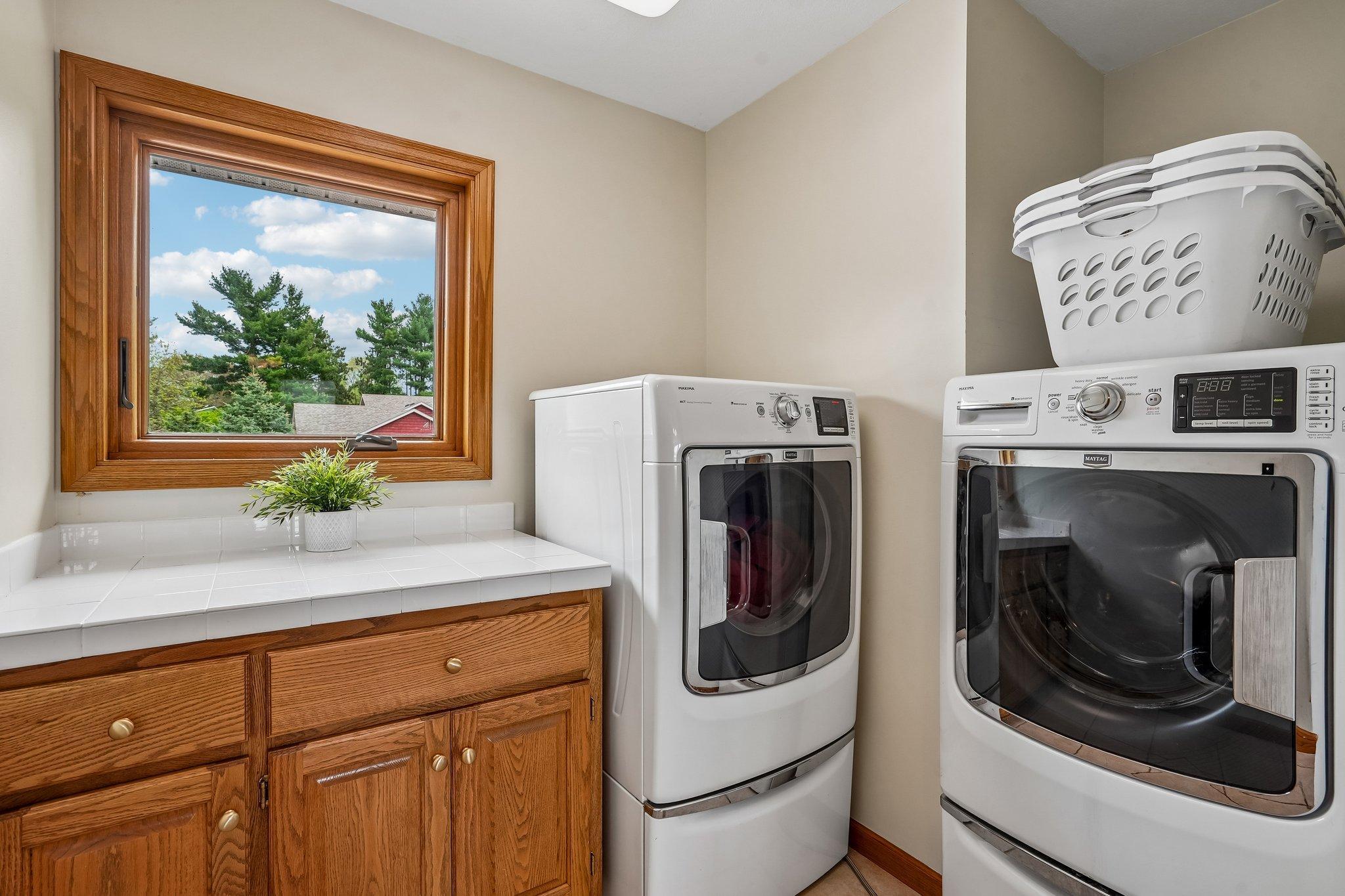 20-web-or-mls-Laurene Ave-S1905-020.jpg