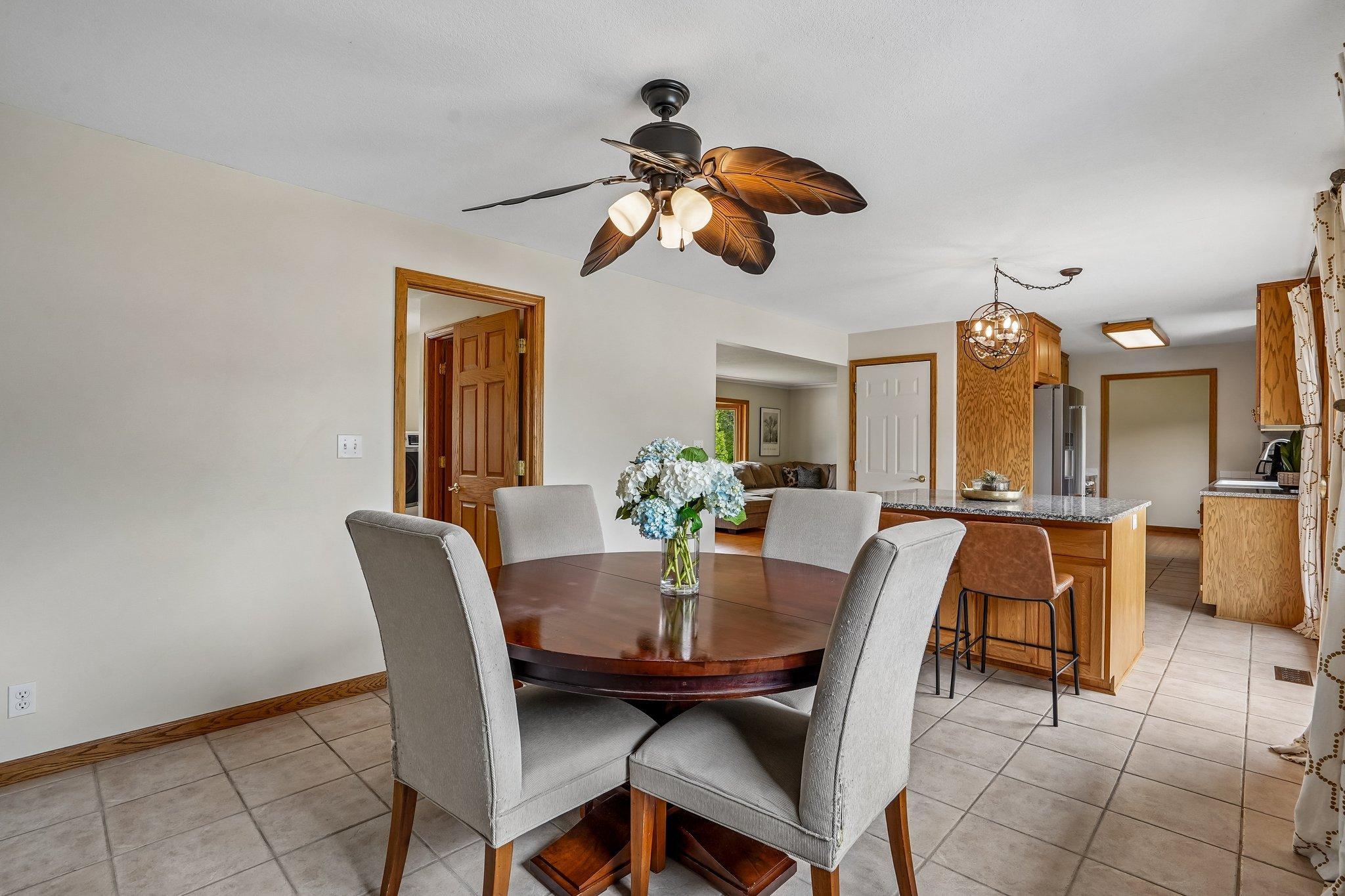 14-web-or-mls-Laurene Ave-S1905-014.jpg