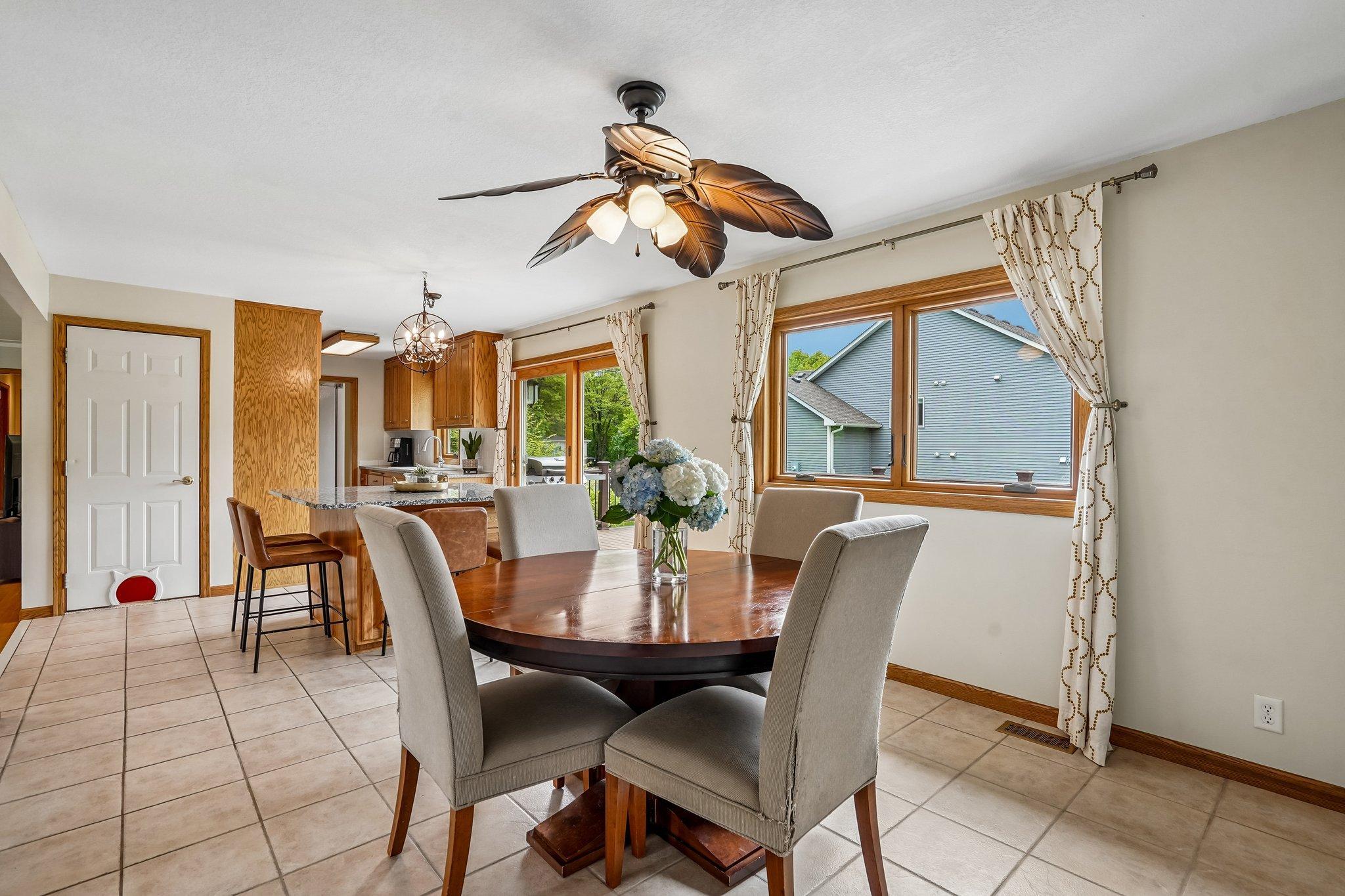 13-web-or-mls-Laurene Ave-S1905-013.jpg