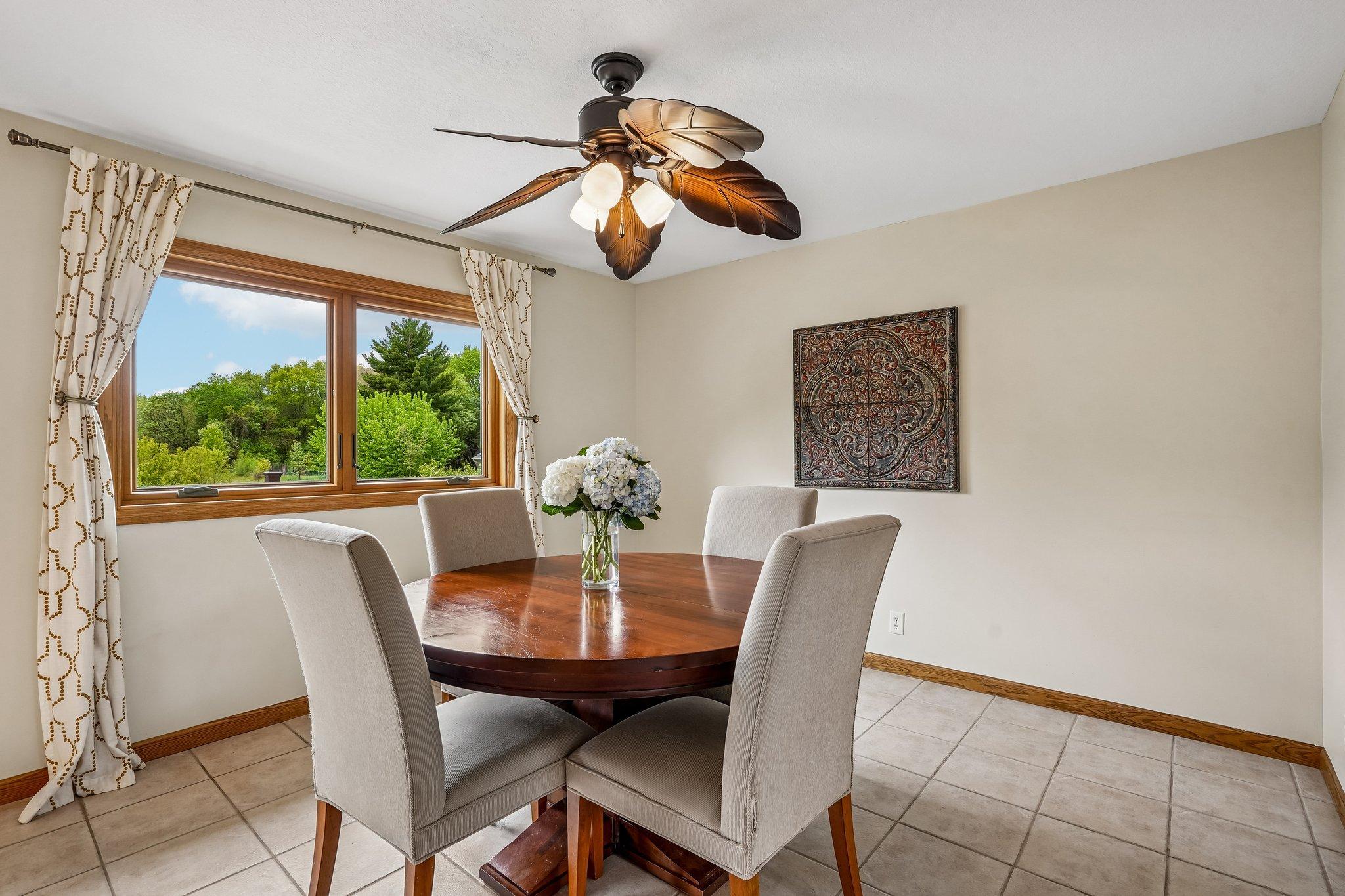 12-web-or-mls-Laurene Ave-S1905-012.jpg