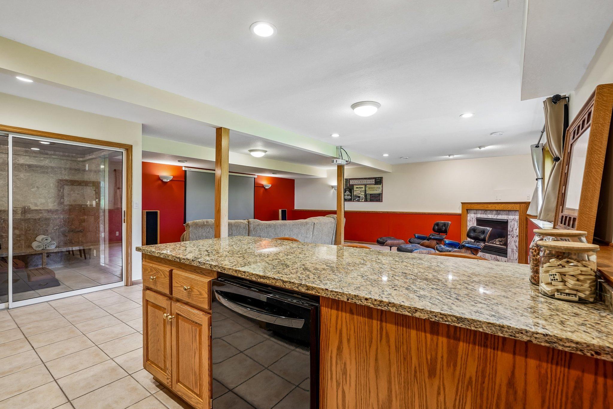 44-web-or-mls-Laurene Ave-S1905-044.jpg