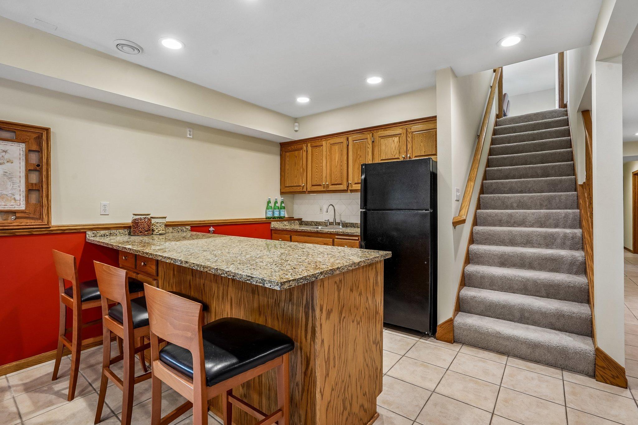 43-web-or-mls-Laurene Ave-S1905-043.jpg