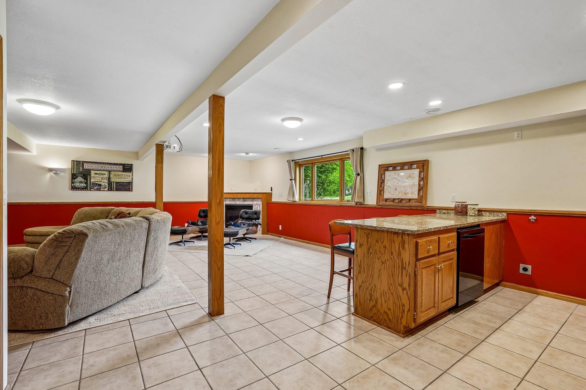41-web-or-mls-Laurene Ave-S1905-041.jpg