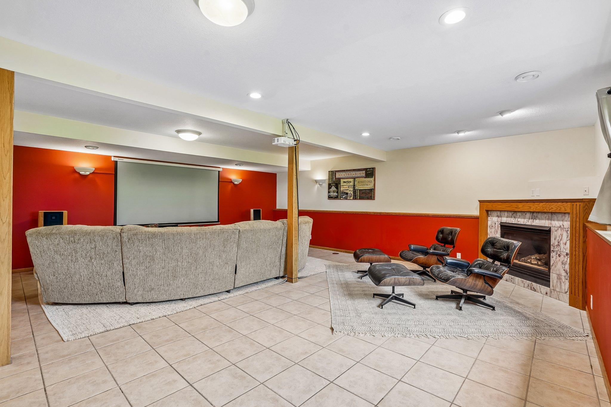 46-web-or-mls-Laurene Ave-S1905-046.jpg