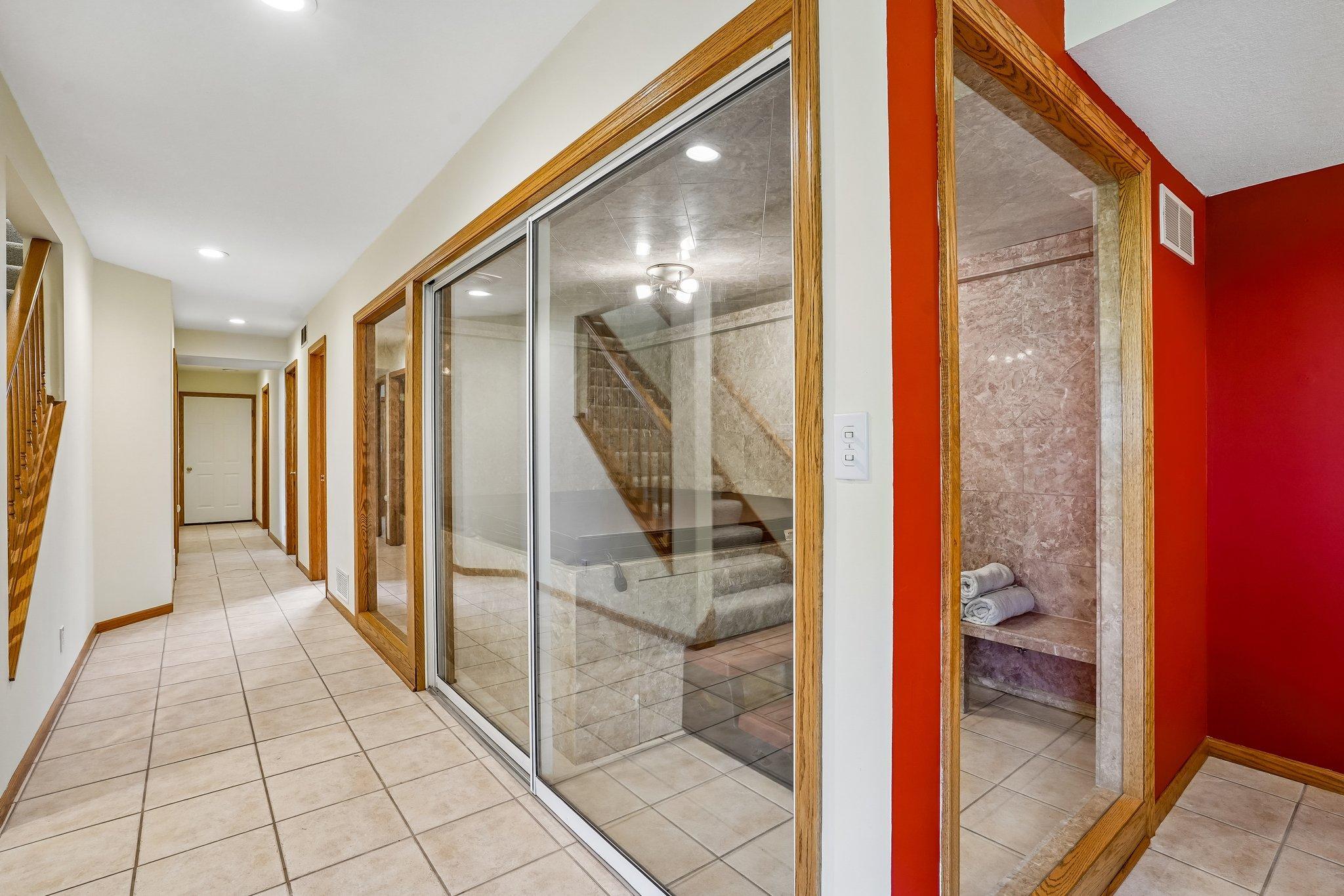 52-web-or-mls-Laurene Ave-S1905-052.jpg