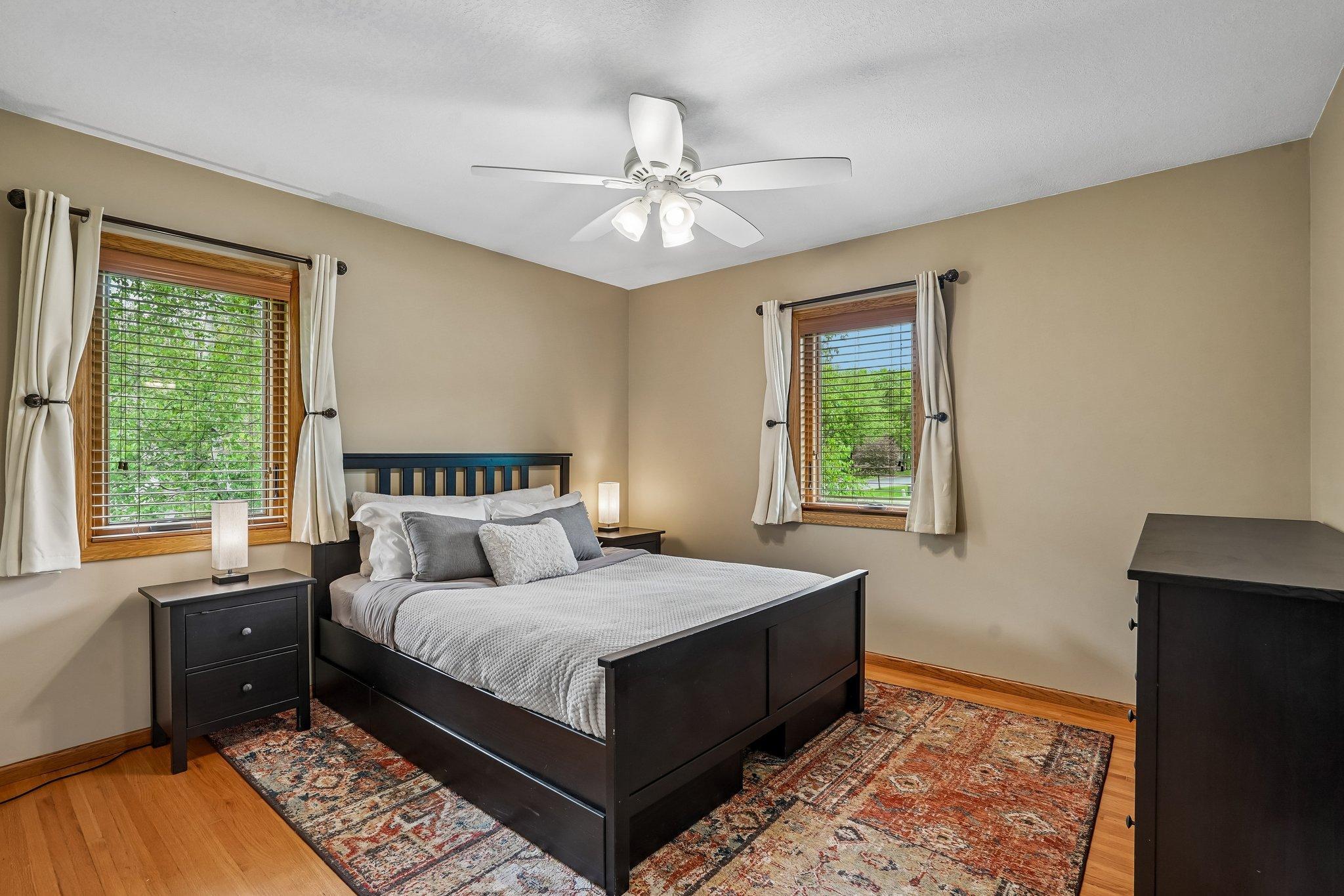 26-web-or-mls-Laurene Ave-S1905-026.jpg