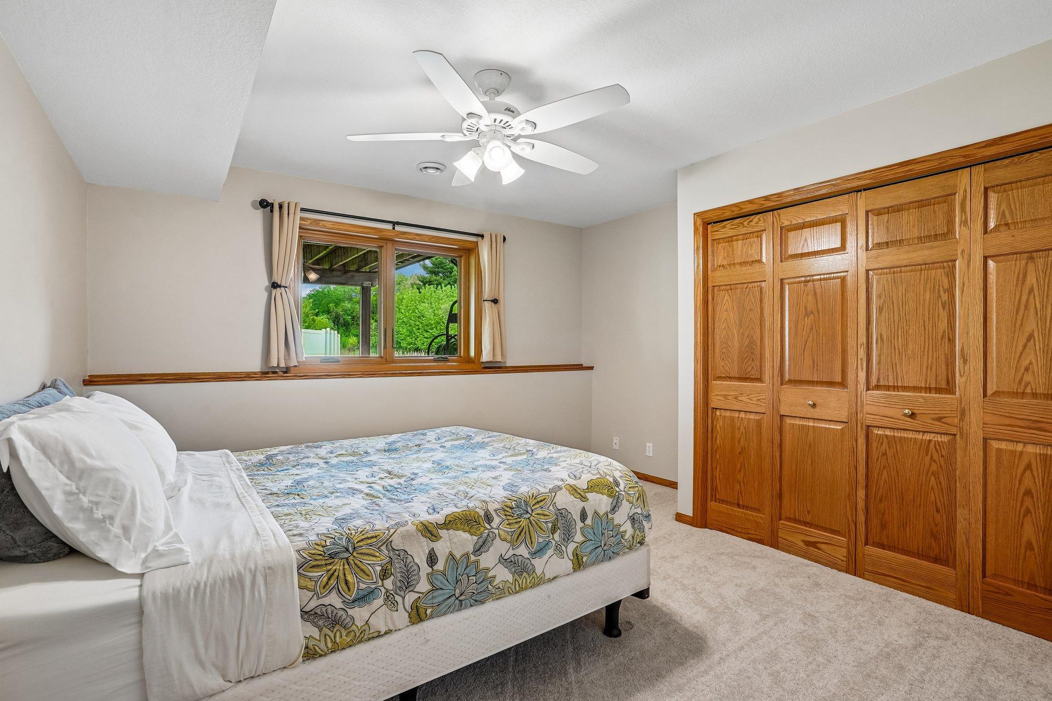 37-web-or-mls-Laurene Ave-S1905-037.jpg